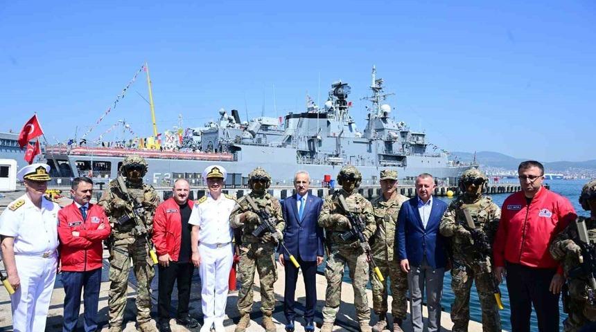 Ulaştırma ve Altyapı Bakanı Uraloğlu, TEKNOFEST Mavi Vatan&rsquo;ı ziyaret etti