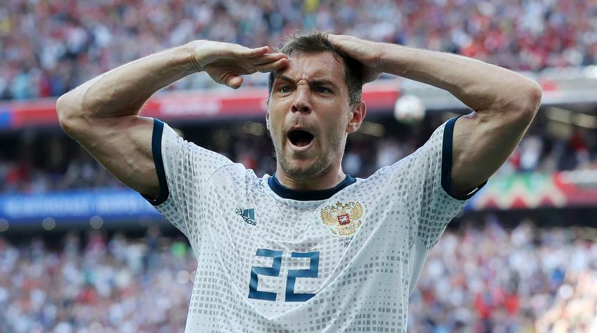 İspanya elendi! Rusya &ccedil;eyrek finalde!