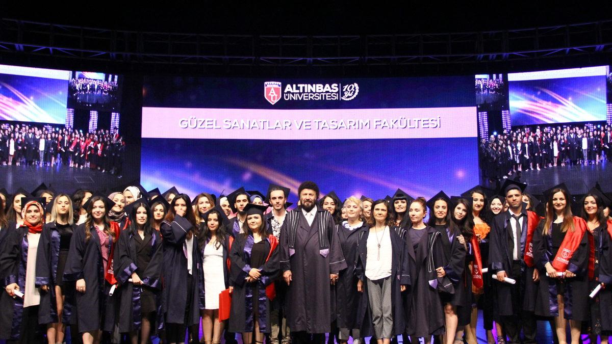 altinbas universitesi ogrencileri keplerini atti egitim haberleri