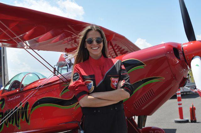 Türkiye'nin ilk kadın akrobasi pilotu Semin Öztürk'ten nefes kesen gösteri