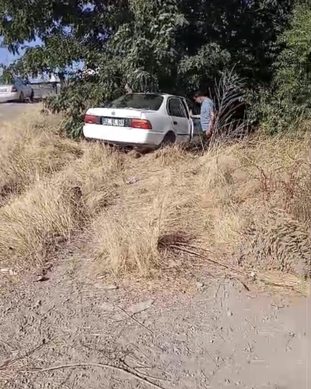Kontrolden çıkan otomobil şarampole devrildi: 2 yaralı 1
