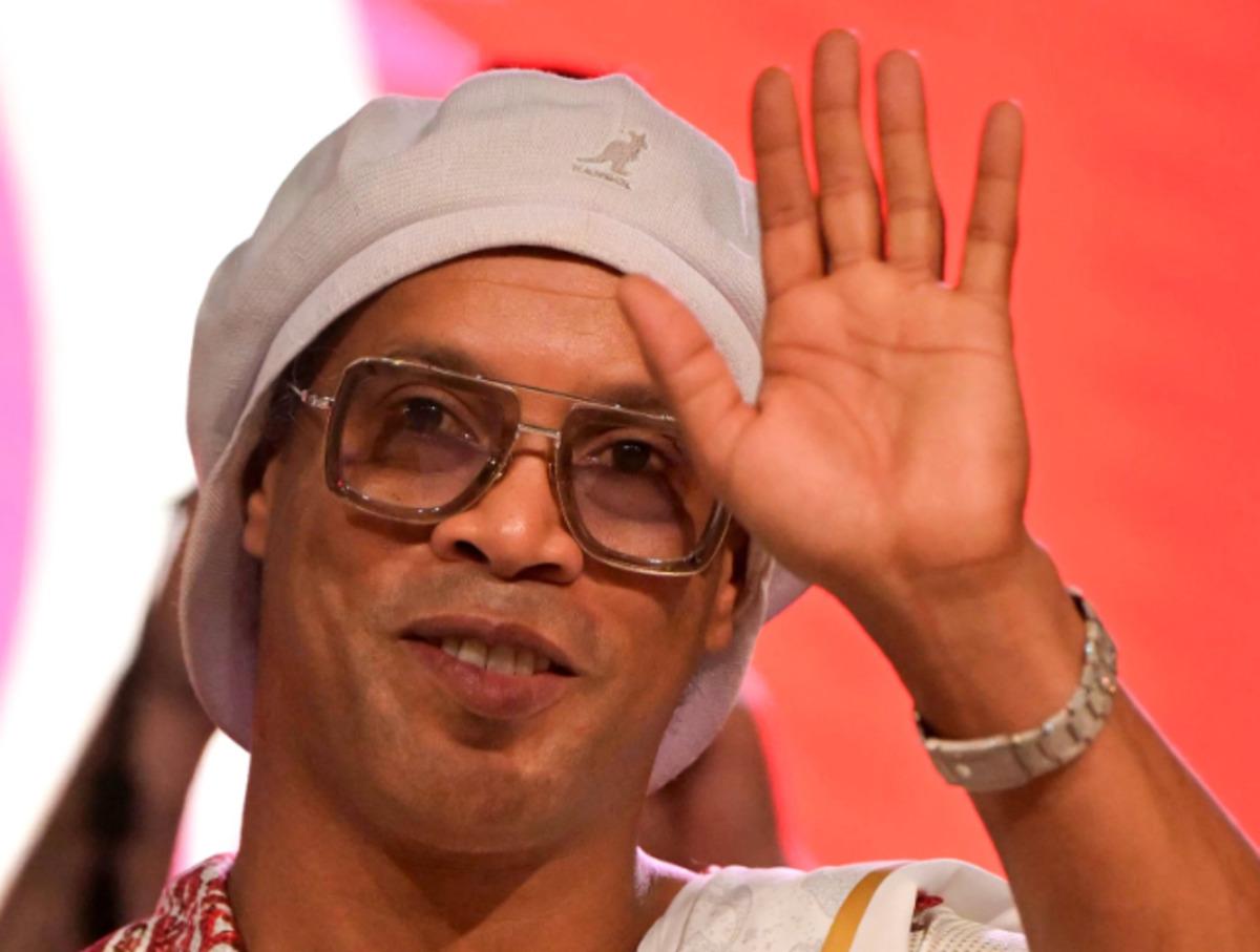 Ronaldinho dan tarihi s&uuml;rpriz! 46 yaşında futbola geri d&ouml;nd&uuml;! İşte yeni adresi... 2