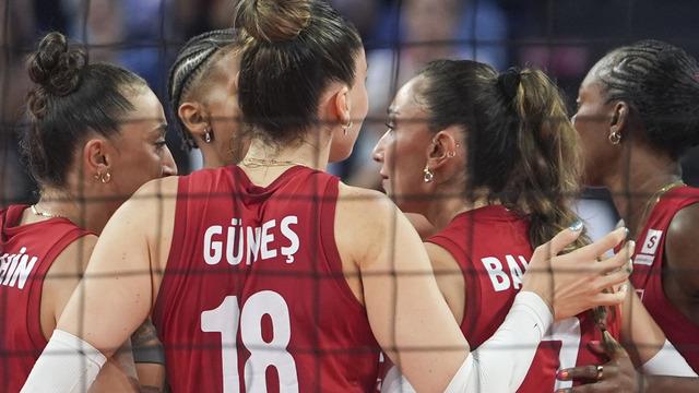 Filenin Sultanları Letonya'yı set vermeden devirdi