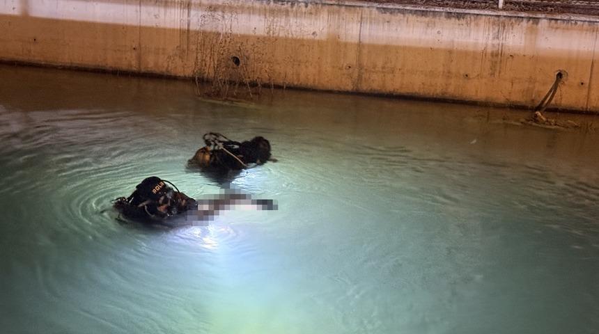 Gen&ccedil; &ouml;ğretmenden acı haber! Y&uuml;zmek i&ccedil;in girdiği kanalda hayatını kaybetti