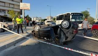 Ref&uuml;je &ccedil;arpan otomobilin takla atma anı kamerada: 2 yaralı