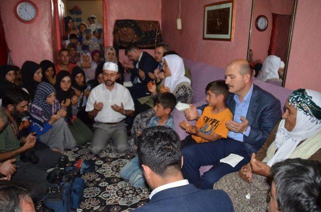 Bakan Soylu, PKK'nın öldürdüğü bakkalın ailesini ziyaret etti