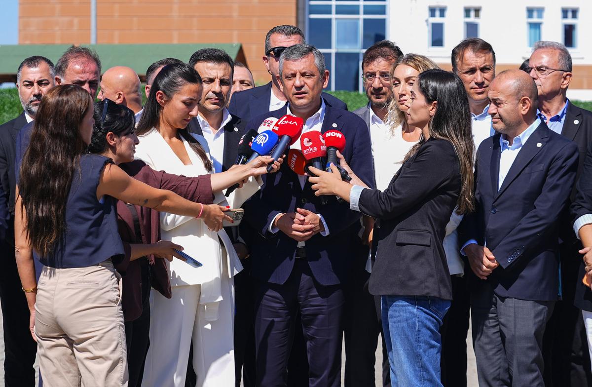 &Ouml;zg&uuml;r &Ouml;zel ile ilgili &ccedil;arpıcı iddia! O isimleri g&ouml;revden alacak: Tarih verildi 1