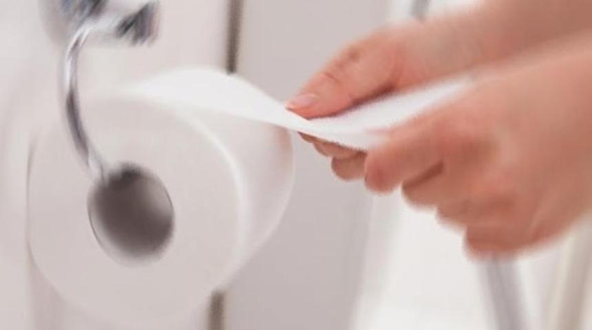 Aydın'da kadınlar tuvaletinde gizli kamera skandalı! Rulo peçetenin içinden çıktı