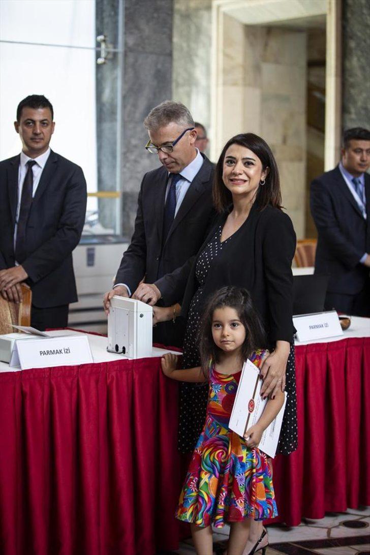 Milletvekilleri Meclis kaydında  G3