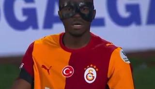 Victor Osimhen'i sahada &ccedil;ıldırttılar! Barış Alper Yılmaz'a sinirlendi