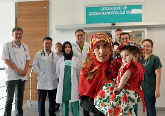 Kalp hastası minik Medine hayata tutundu