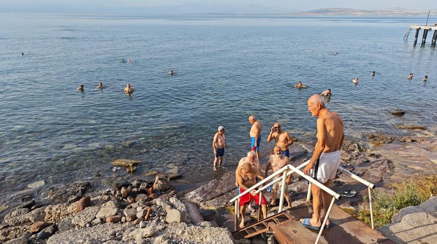 50 ile 80 yaş arasındaki yetişkinler g&uuml;ne Van G&ouml;l&uuml;&rsquo;nde y&uuml;zerek başlıyor
