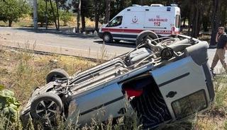 Bilecik&rsquo;te seyir halinde kontrolden &ccedil;ıkan ara&ccedil; takla atarken, s&uuml;r&uuml;s&uuml; yaralandı