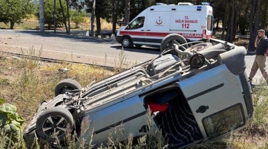 Bilecik&rsquo;te seyir halinde kontrolden &ccedil;ıkan ara&ccedil; takla atarken, s&uuml;r&uuml;s&uuml; yaralandı