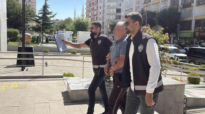 Tartıştığı kişiyi bı&ccedil;aklayarak &ouml;ld&uuml;ren zanlı adliyeye sevk edildi
