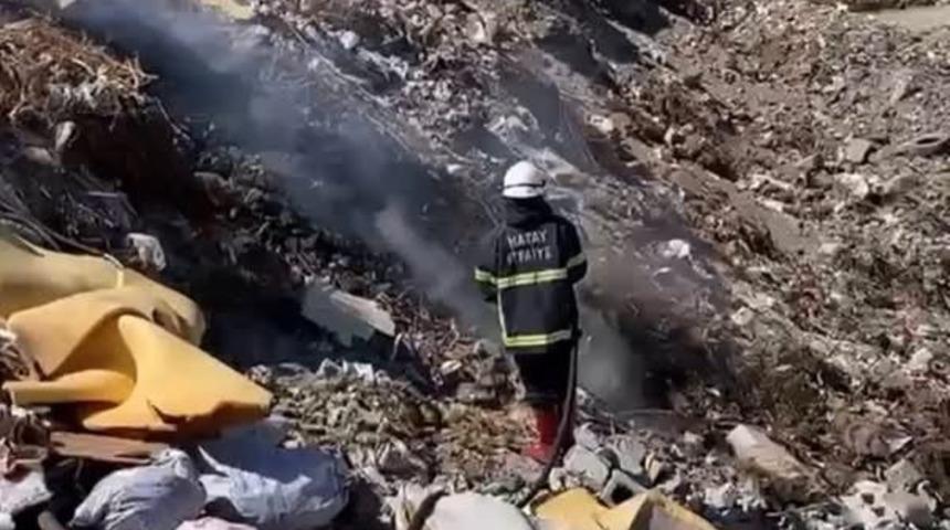 Erzin&rsquo;de &ccedil;&ouml;pl&uuml;k alanında &ccedil;ıkan yangın kontrol altına alındı