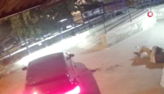 Dakikalarca boğdu, can &ccedil;ekişirken izledi!