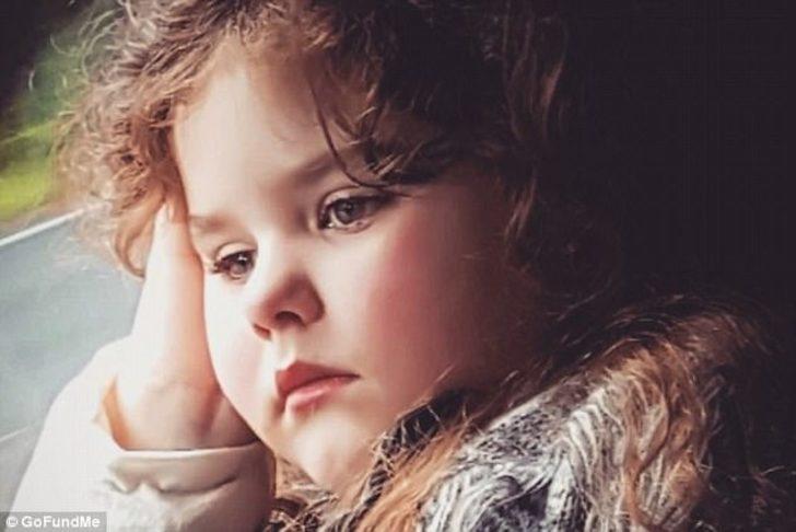 İki yaşında göğüsleri büyüyen, dört yaşında regl olan küçük kızın hikayesi yürek burkuyor