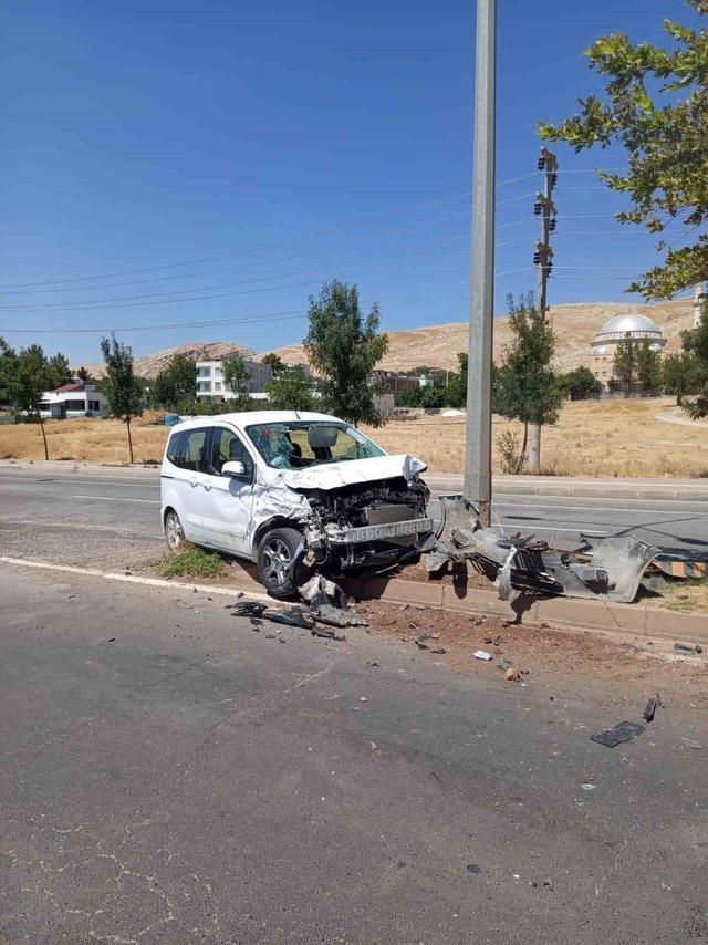 Diyarbakır&rsquo;da trafik kazası: 2 yaralı 1