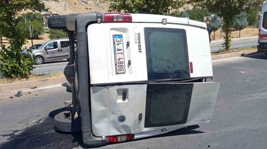 Diyarbakır&rsquo;da trafik kazası: 2 yaralı
