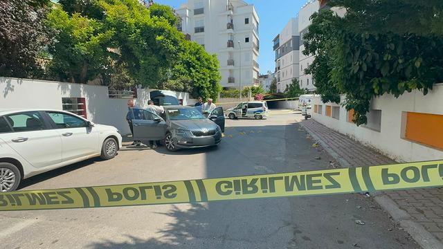 Antalya'da otomobile silahlı saldırı! Hayatını kaybetti