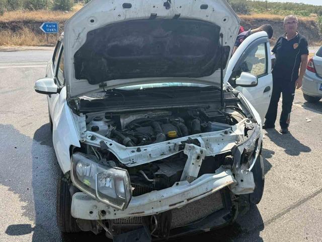 Otomobiller kavşakta çarpıştı: 1 yaralı 1