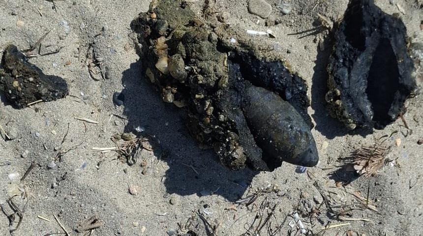 &Ccedil;anakkale&rsquo;de plajda savaştan kalma olduğu değerlendirilen askeri m&uuml;himmat bulundu