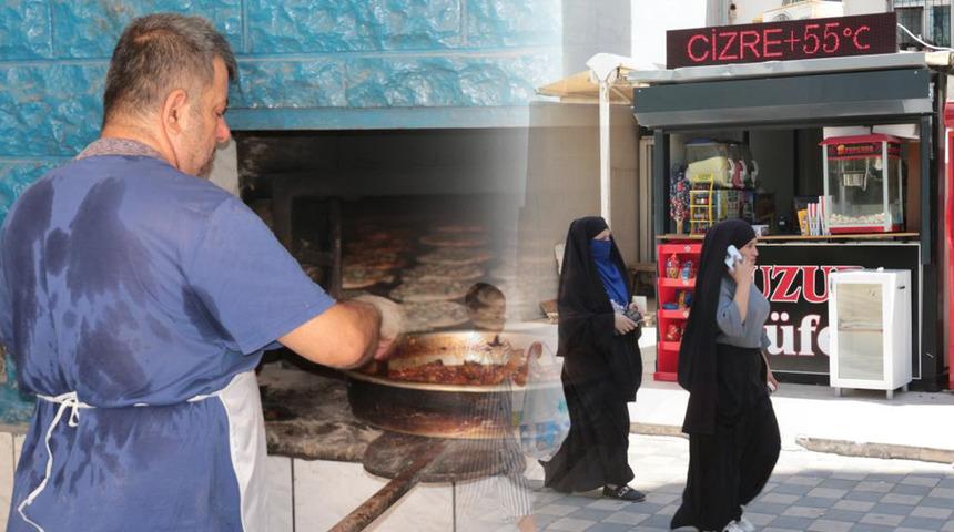 Termometrelerin 55 dereceyi bulduğu Cizre'de, fırın ustaları 80 derecede ekmek &uuml;retiyor