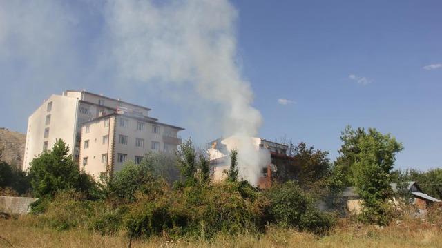 Sivas'ta odunlukta çıkan yangın paniğe neden oldu