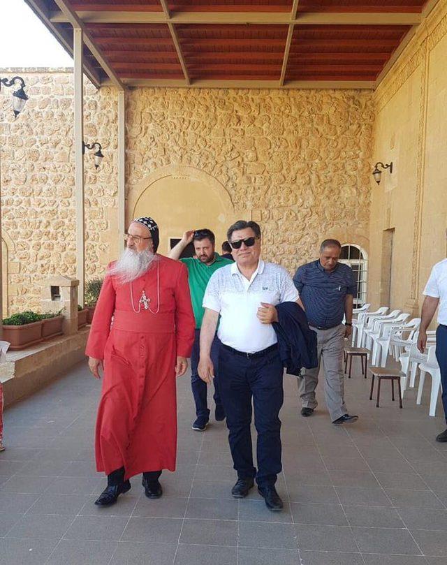 AYM eski Başkanı Kılıç, Mardin'de manastırı ziyaret etti