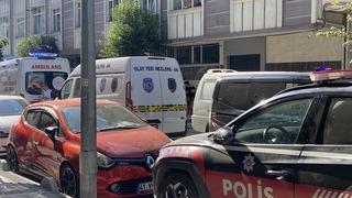 Gaziosmanpaşa’da bir kişi evinde boğazı kesilmiş halde ölü bulundu