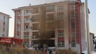 Elazığ'da binanın bodrum katında yangın: 12 kişi dumandan etkilendi, 16 kişi kurtarıldı