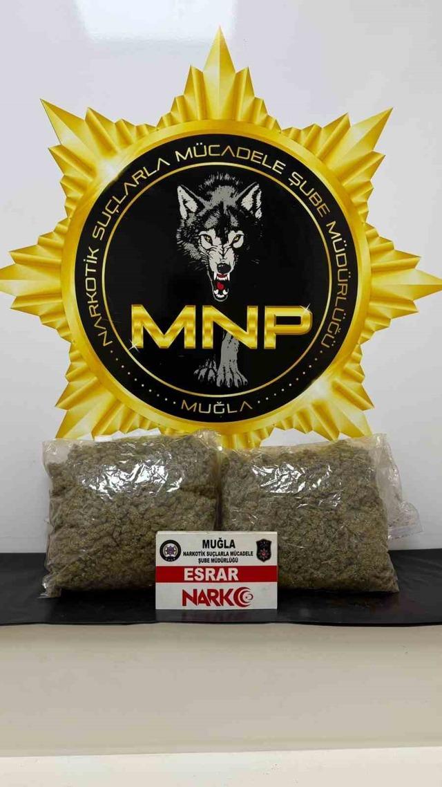 Muğla’da polisten kaçarken yakalandı, 1 kilo 953 gram esrar ele geçirildi 2