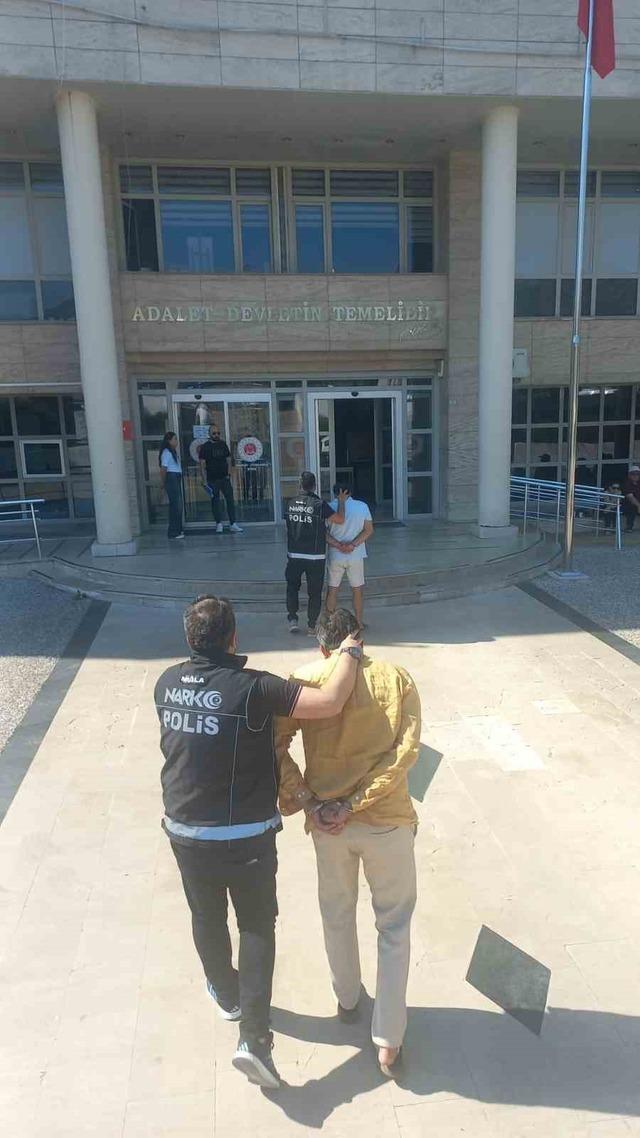 Muğla’da polisten kaçarken yakalandı, 1 kilo 953 gram esrar ele geçirildi 1