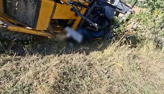 Samsun'da devrilen iş makinesinin operat&ouml;r&uuml; &ouml;ld&uuml;