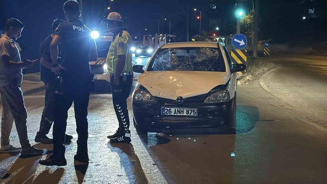 Eskişehir&rsquo;de otomobil ile motosiklet &ccedil;arpıştı: 2 yaralı 1