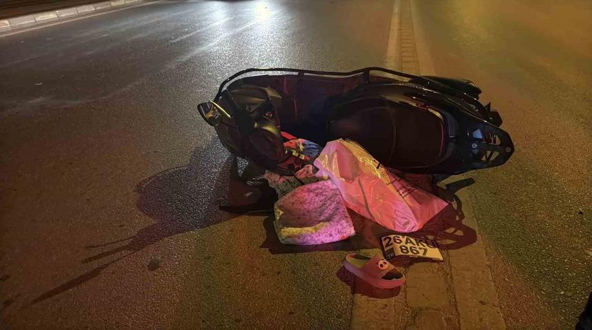 Eskişehir&rsquo;de otomobil ile motosiklet &ccedil;arpıştı: 2 yaralı