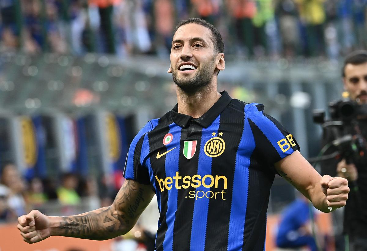 Hakan &Ccedil;alhanoğlu perdeyi a&ccedil;tı, Inter sezona farklı galibiyetle başladı 1