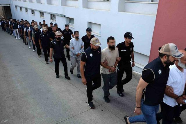 "Alparslan Kuytul Su&ccedil; &Ouml;rg&uuml;t&uuml;" soruşturmasında 44 ş&uuml;pheli tutuklama talebiyle mahkemeye sevk edildi 1
