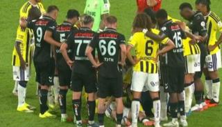 F.Bah&ccedil;e'de herkesi korkutan sakatlık! İlk gelen haber: Bilinci a&ccedil;ık