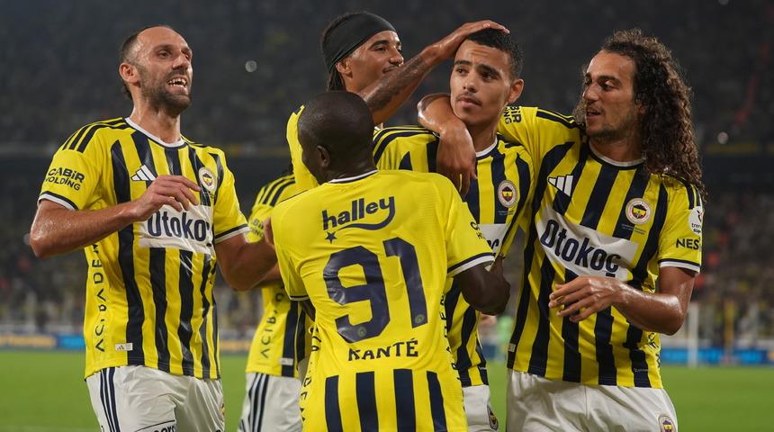 Fenerbah&ccedil;e evinde hata yapmadı! Sarı-Lacivertliler Konyaspor'u 4-2 mağlup etti