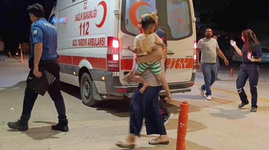 T&uuml;fekten &ccedil;ıkan sa&ccedil;ma baba ve 4 yaşındaki oğluna isabet etti