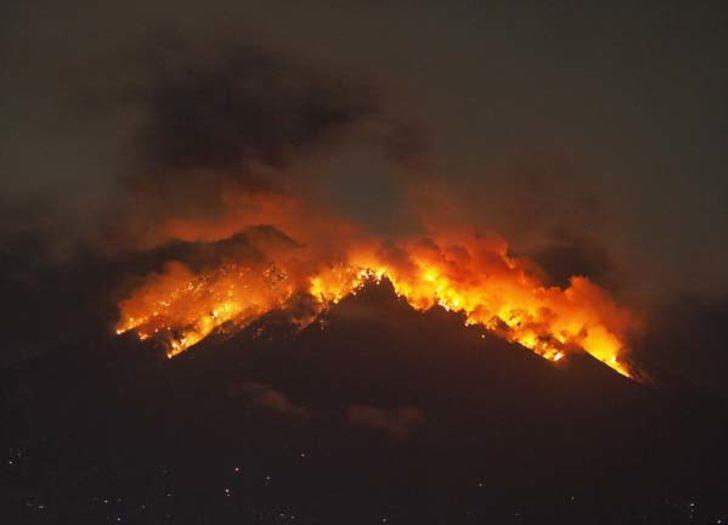 Yanardağda patlama: 7 dakika sürdü, 2000 metreye yükseldi G3