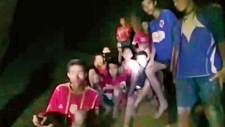 Tayland'da mağarada kaybolan çocuklar bulundu G2