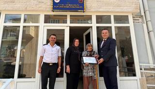 Yıllarca simit satarak aldıkları evlerini jandarmaya bağışladı