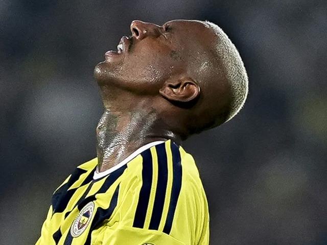 Fenerbah&ccedil;e'de kafa karıştıran Talisca bilmecesi!