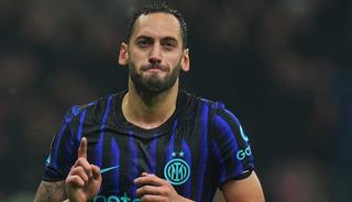 Fenerbah&ccedil;e'de yılın bombası Hakan &Ccedil;alhanoğlu!