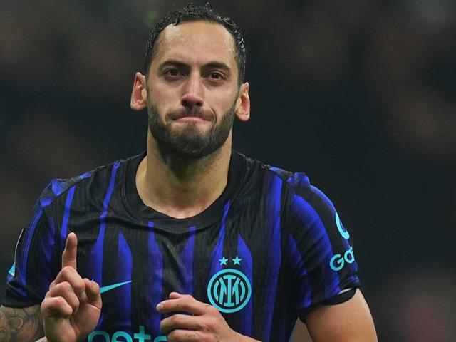 Fenerbah&ccedil;e'de yılın bombası Hakan &Ccedil;alhanoğlu!