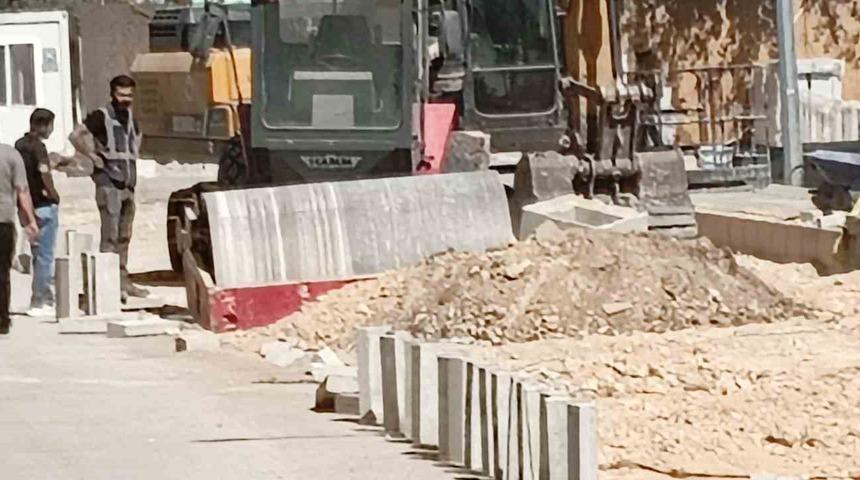 İnşaat iş&ccedil;isi silindirin &ccedil;arpması sonucu yaralandı