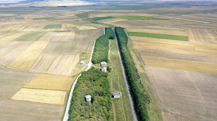 Kars'taki bu tren istasyonu g&ouml;renleri şaşırtıyor! İşte nedeni